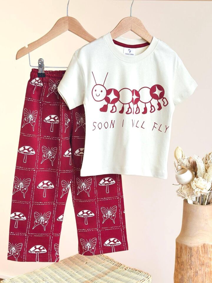 Kız Çocuk Tırtıl Kelebek ve Mantar Baskılı Tişört ve Pantolon Takım